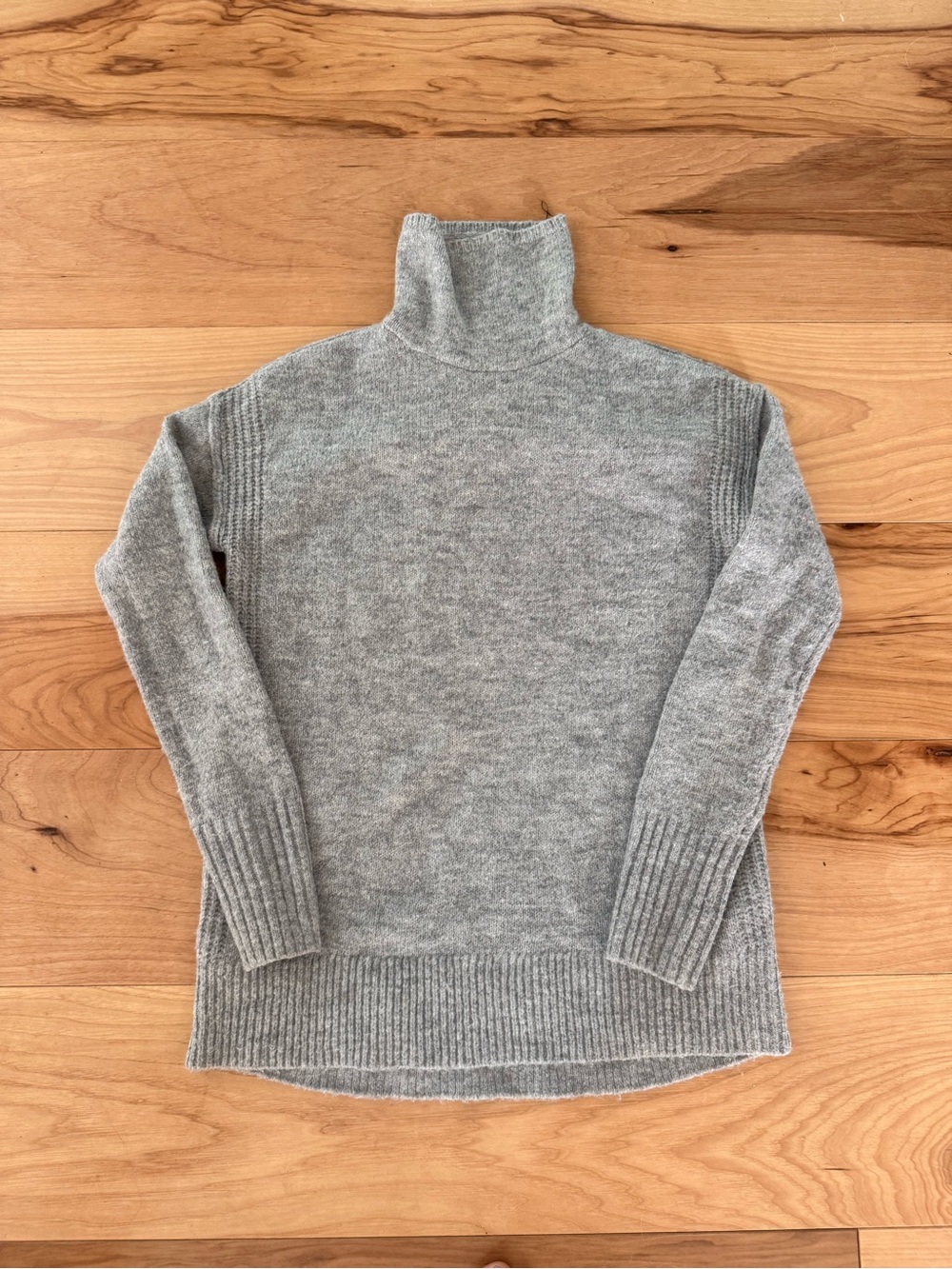 GAP Gray Turtleneck Women's Sweater size xs